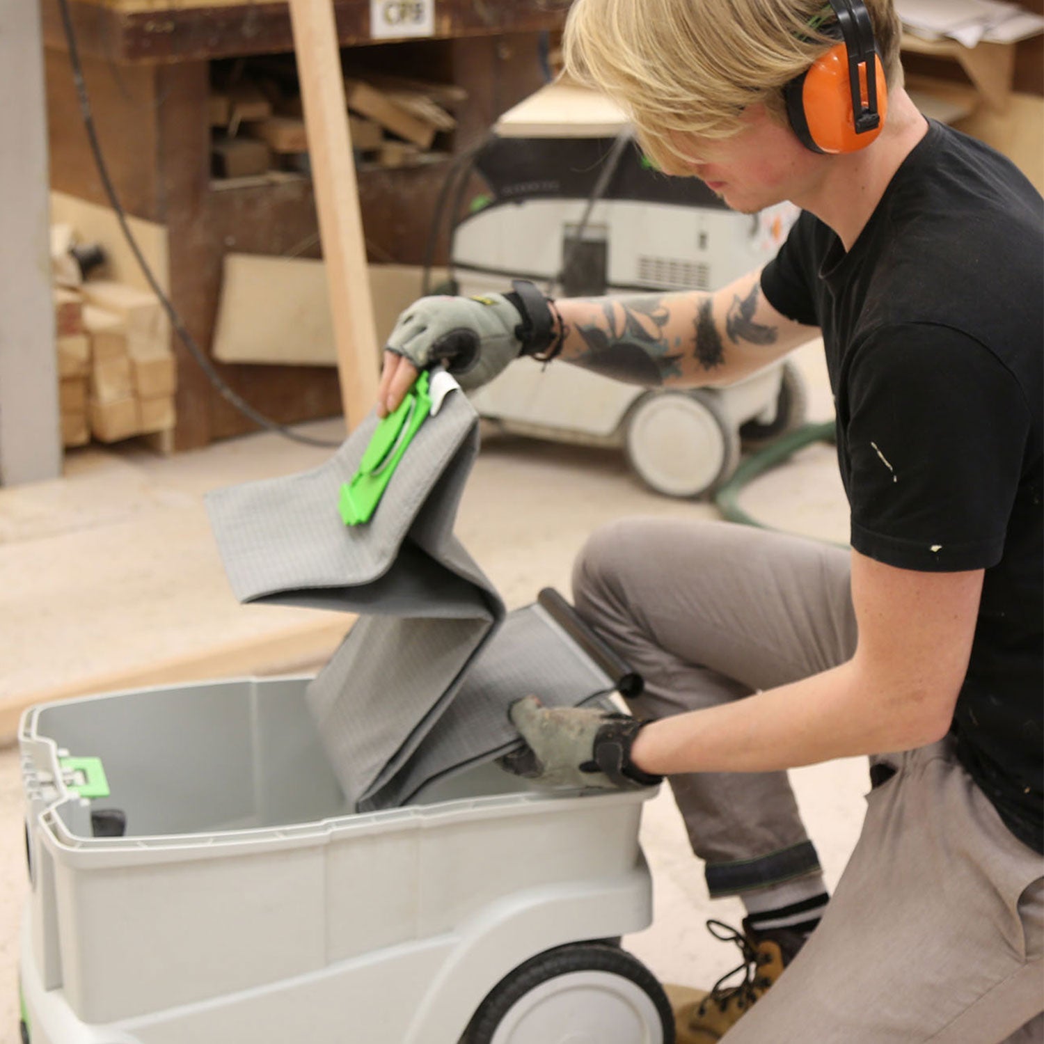 Fitting a Macam reusable bag to a dust extractor in a workshop